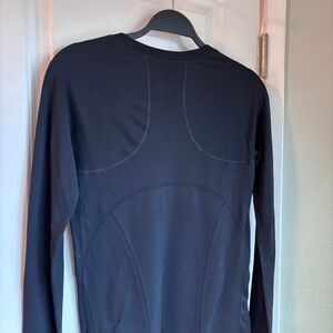 Athleta In Motion Seamless Top • Size Small • 100% Nylon, Made in Turkey